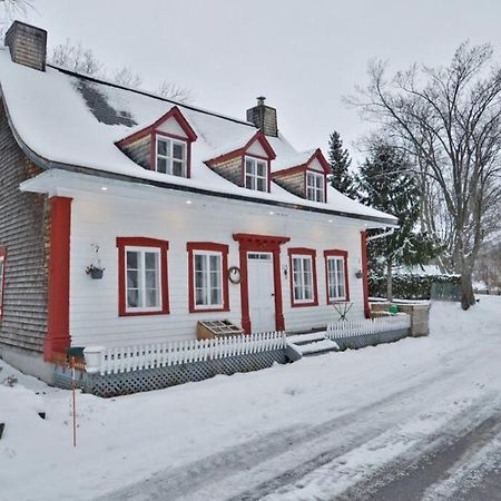 Om Chalet 1 Avec Spa Face Au Fleuve Saint-Jean Εξωτερικό φωτογραφία