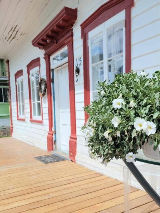 Om Chalet 1 Avec Spa Face Au Fleuve Saint-Jean Εξωτερικό φωτογραφία