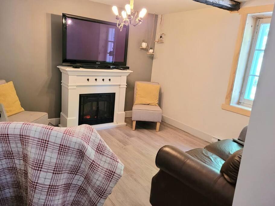 Om Chalet 1 Avec Spa Face Au Fleuve Saint-Jean Εξωτερικό φωτογραφία