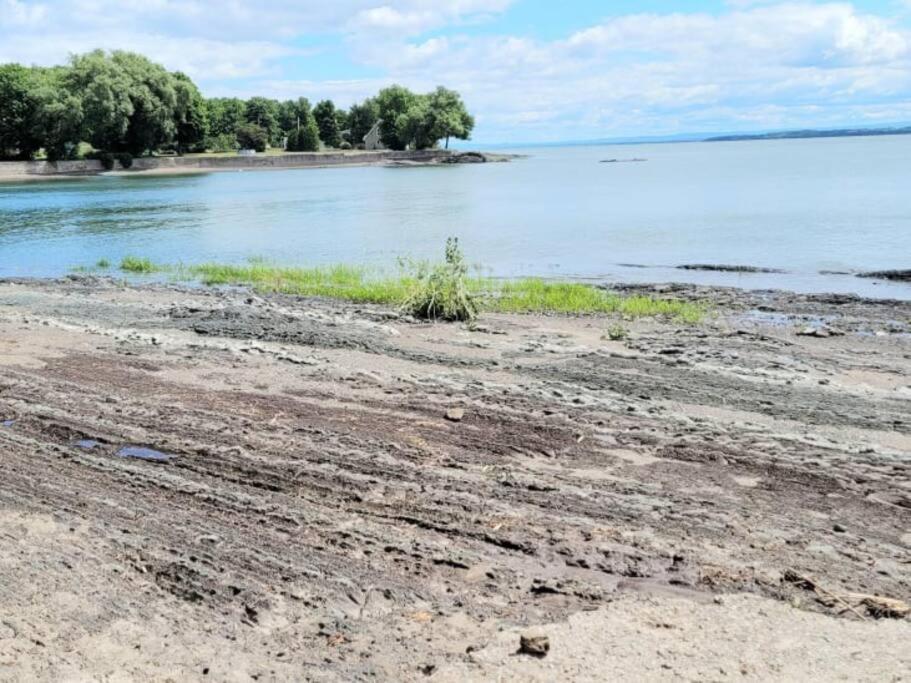 Om Chalet 1 Avec Spa Face Au Fleuve Saint-Jean Εξωτερικό φωτογραφία